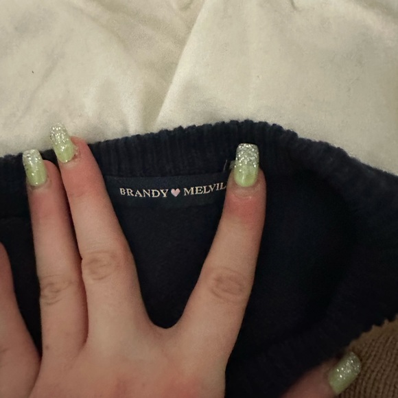 Brandy Melville sweater - Picture 2 of 2